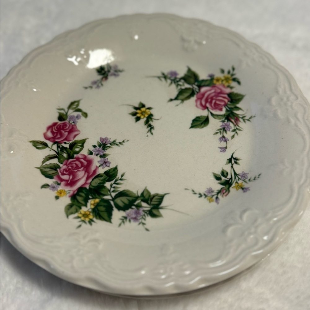 Beverly Rose White Pink Floral Dinnerware Salad Plates Elegant Cottagecore VTG - Picture 2 of 11